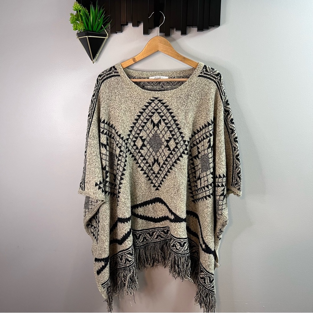 DREAMERS Oversized Knit Tribal Poncho M L